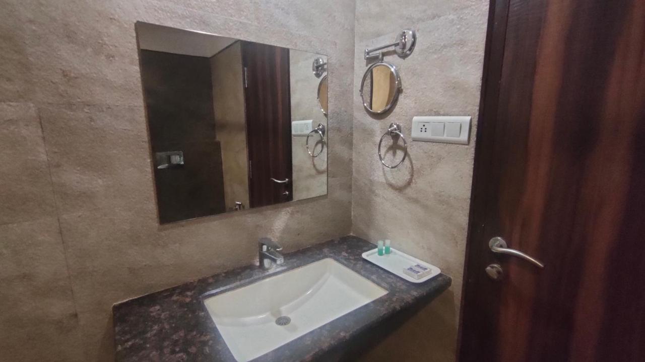 Ānand Hotel Sach Regency מראה חיצוני תמונה