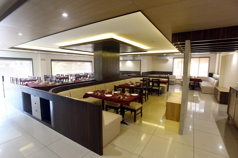 Ānand Hotel Sach Regency מראה חיצוני תמונה
