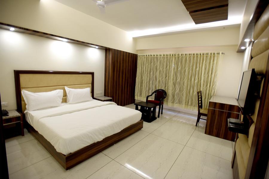 Ānand Hotel Sach Regency מראה חיצוני תמונה